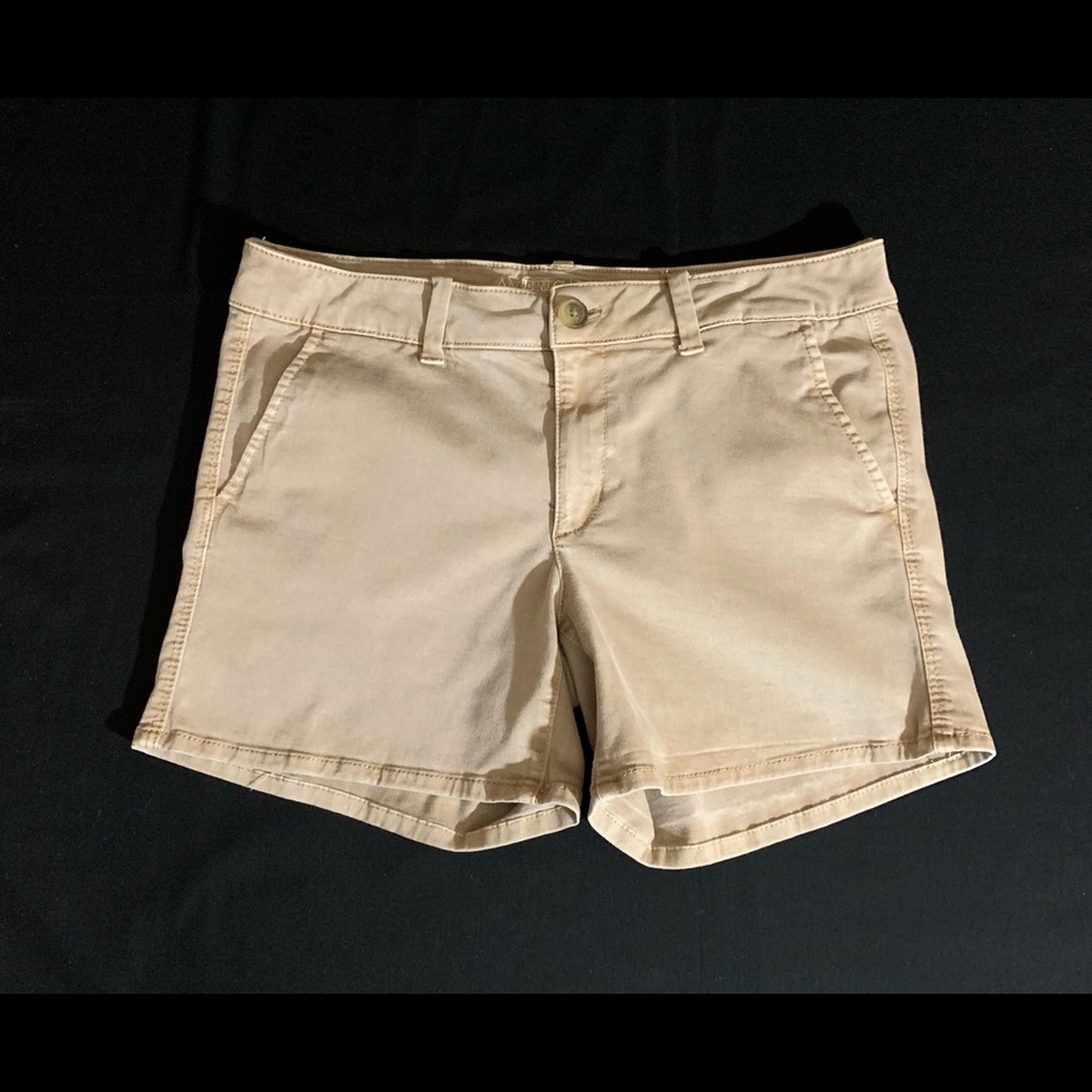 AE Midi tan shorts